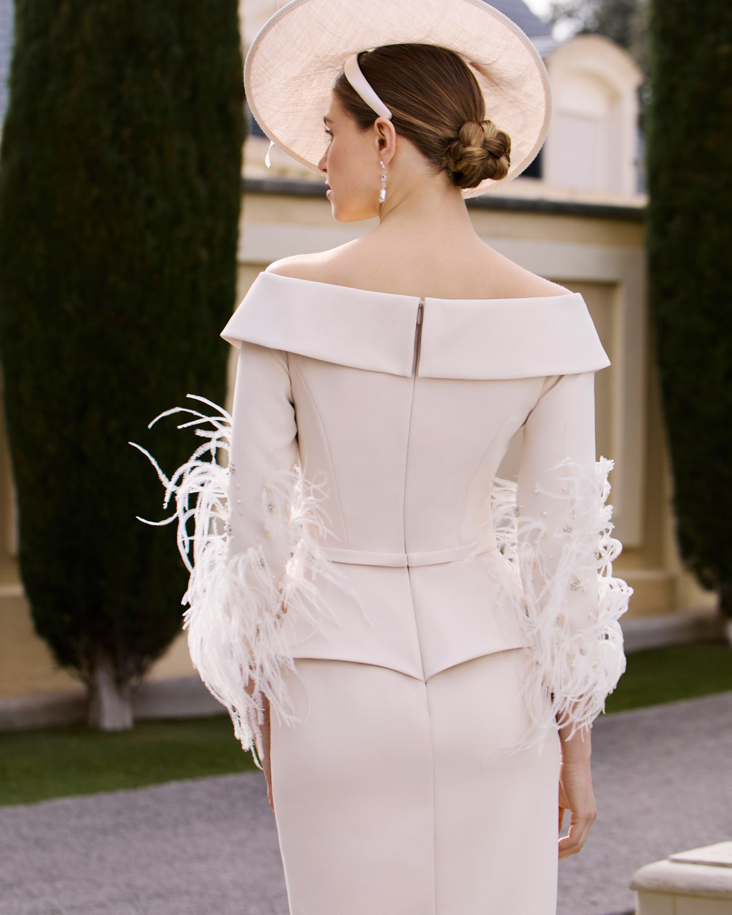 1G168 | Couture Club
