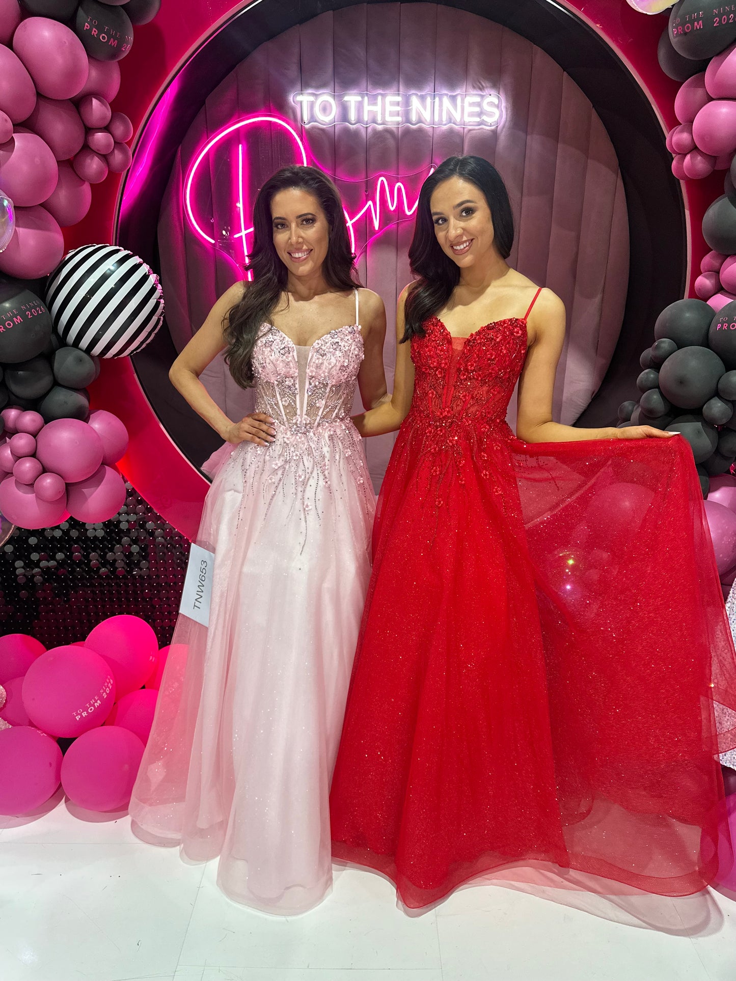 TNW653 | To the Nines