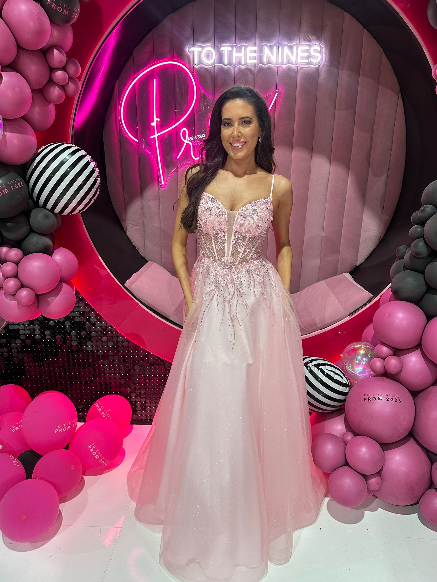 TNW653 | To the Nines