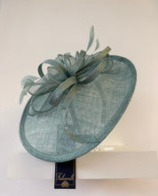 Load image into Gallery viewer, Green Fascinator
