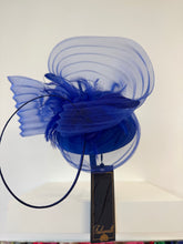 Load image into Gallery viewer, Blue fascinator 
