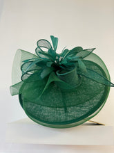 Load image into Gallery viewer, Emerald Fascinator
