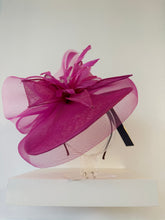 Load image into Gallery viewer, Fuchsia Fascinator
