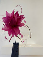 Load image into Gallery viewer, Fuchsia Fascinator
