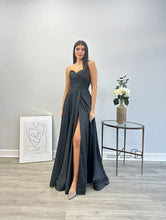 Load image into Gallery viewer, Black Strapless Ball Gown
