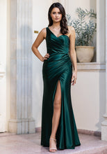 Load image into Gallery viewer, Green Silky evening dress
