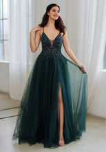 Load image into Gallery viewer, Green Tulle evening dress
