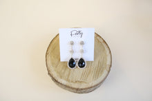 Load image into Gallery viewer, Black droplet earrings
