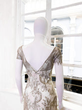 Load image into Gallery viewer, Elegant laced outfit for mother of the bride and groom

