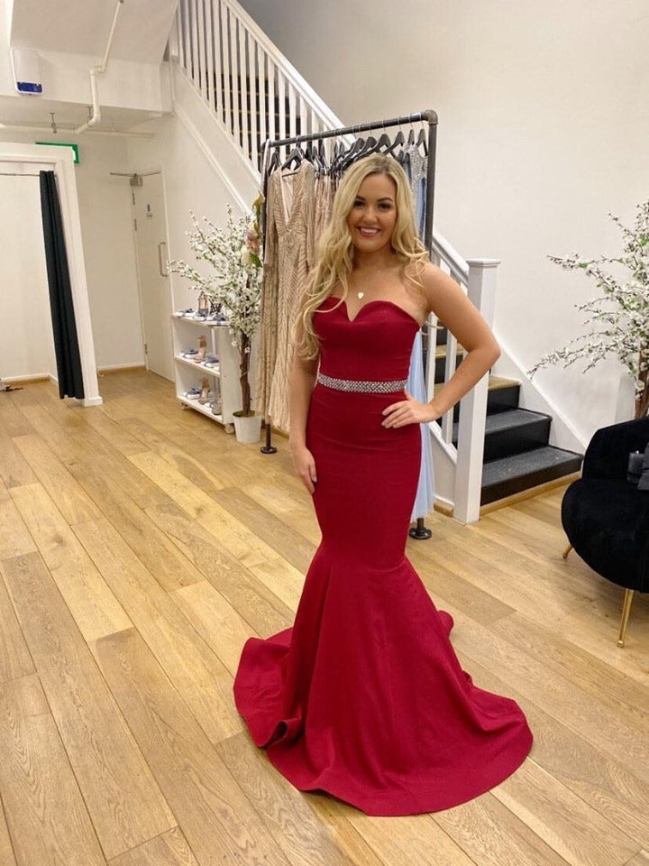 Red Pia Michi Prom dress, fishtail with sweetheart bodice. Jessica Rabbit effect. Super pretty elegant and figure flattering. This fishtail is perfect for someone who truly wants to show off their shape. Beautiful prom and evening dress. 