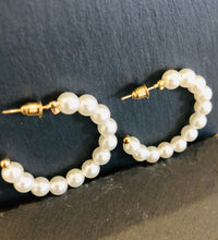 Load image into Gallery viewer, Pearl hoop Earrings
