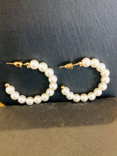 Load image into Gallery viewer, Pearl hoop Earrings
