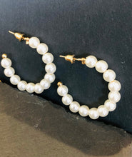 Load image into Gallery viewer, Pearl Earrings
