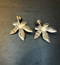 Load image into Gallery viewer, Gold petal earrings
